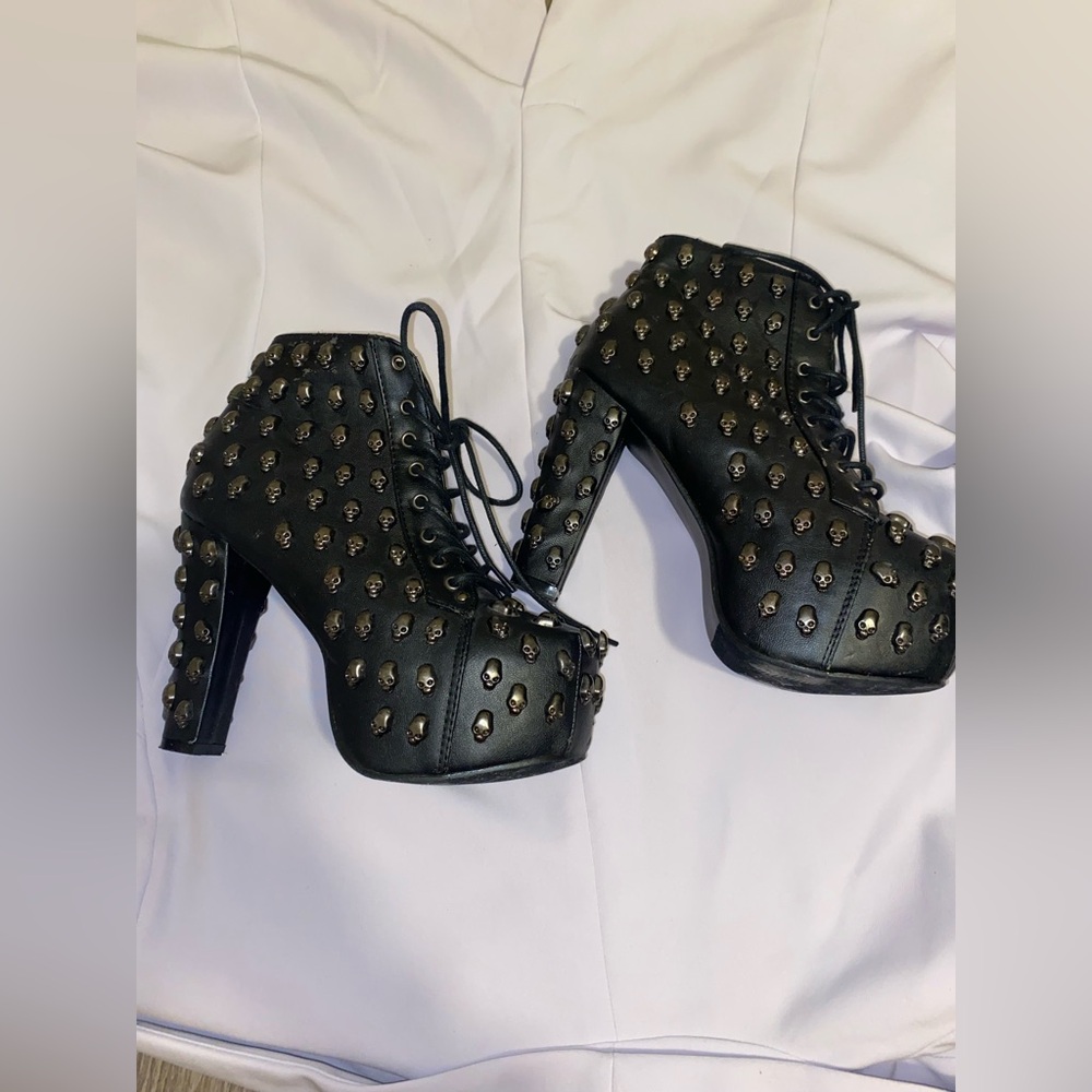 Bucco Black Heels with Gold Skull Studs